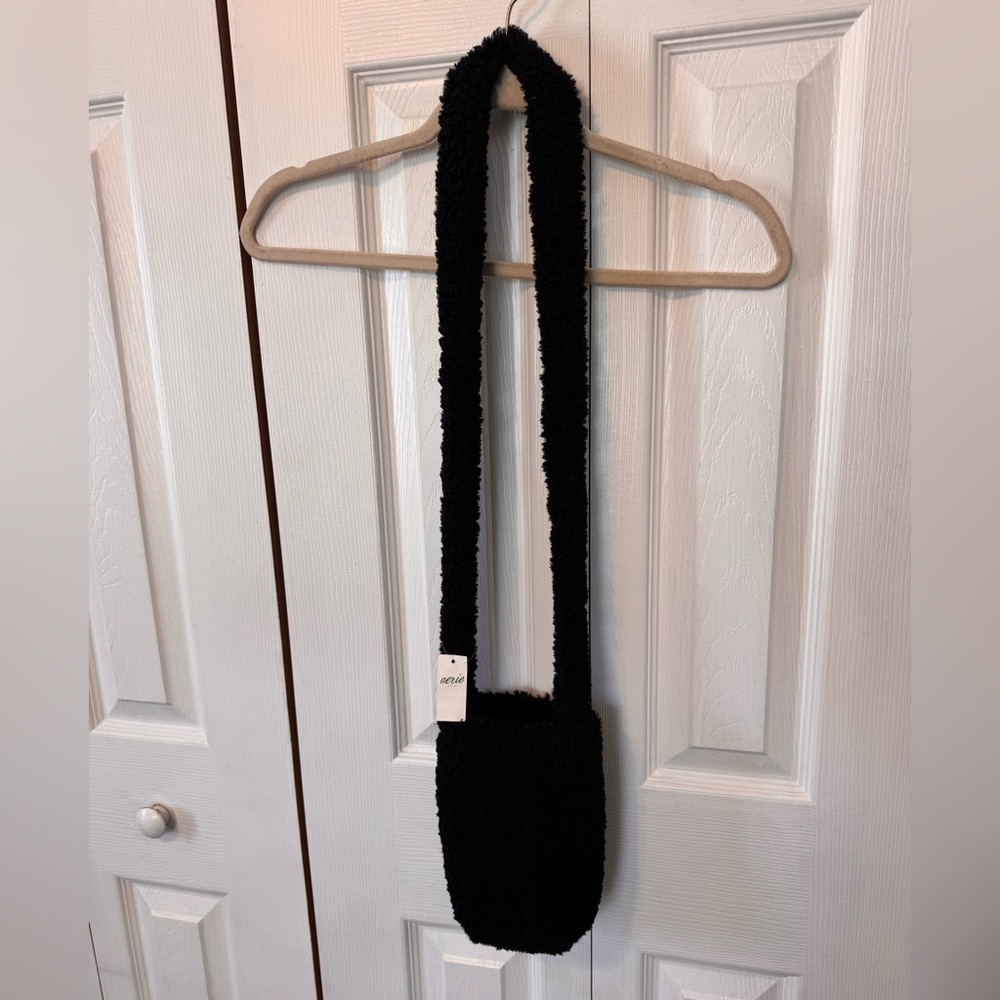 Aerie NWTS Black Fuzzy Soft Sherpa Shoulder Tote Bag Faux Shearling  Lightweight - Picture 2 of 9
